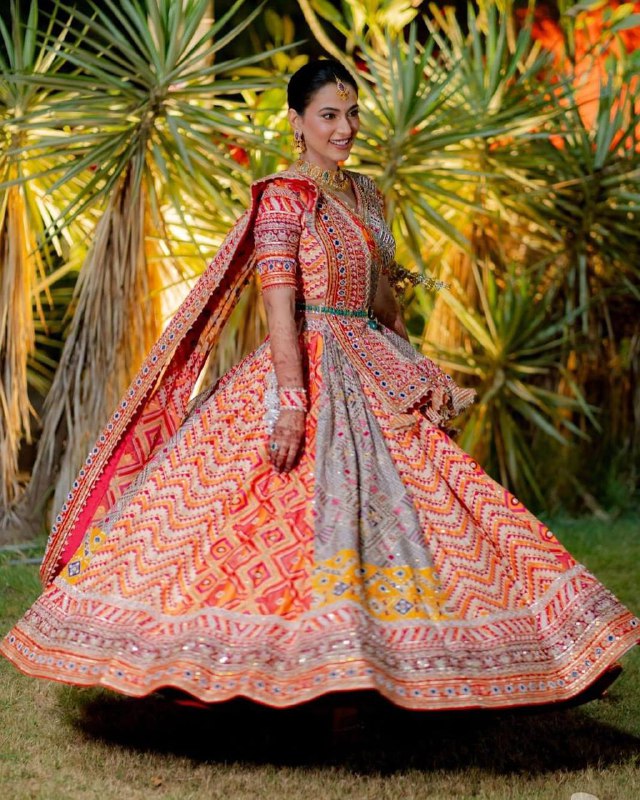 navrati PRESENTING NEW LEHENGA CHOLI