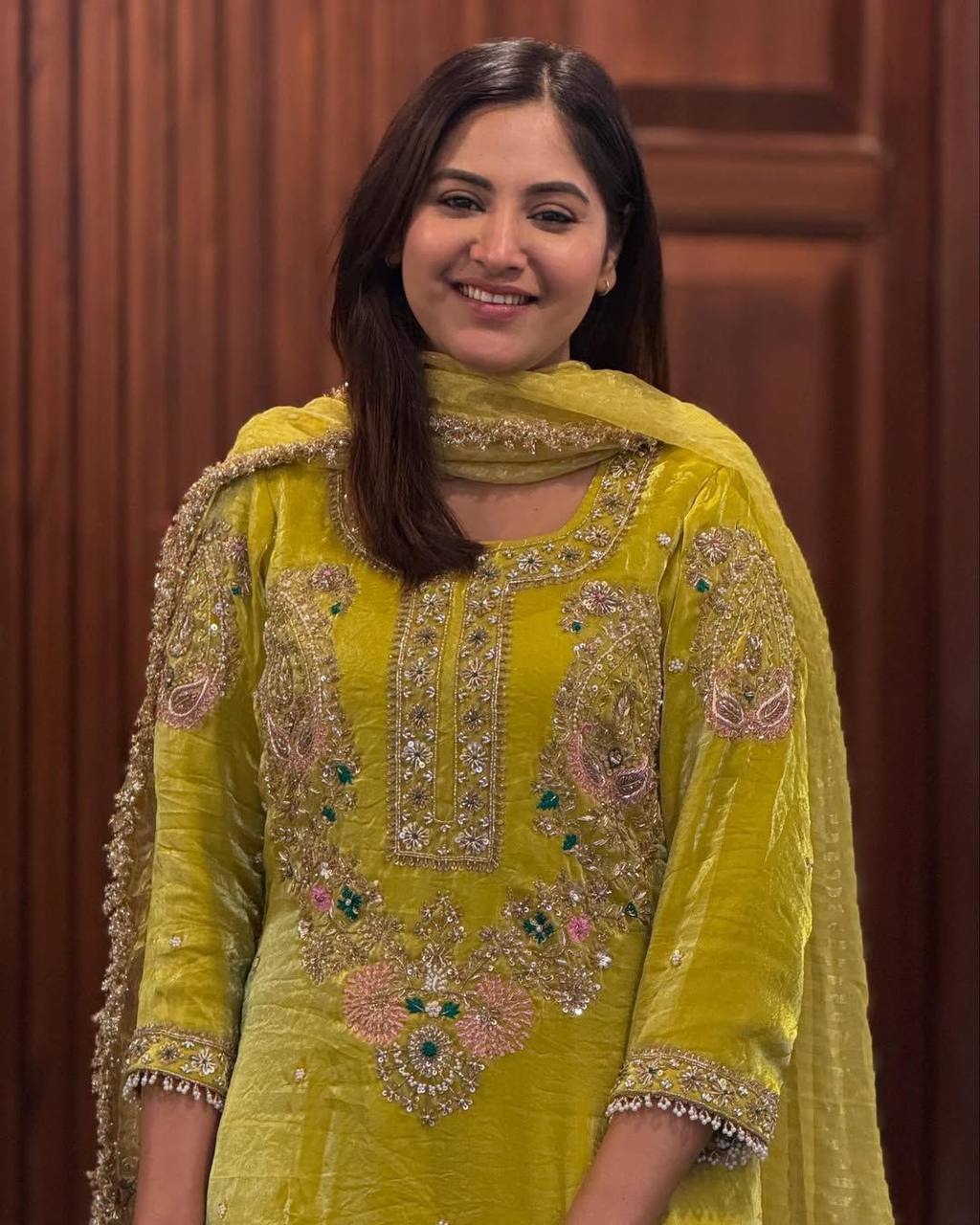 DESIGNER SEQUANCE EMBROIDERY WORK FARSI SALWAAR SUIT WITH DUPATTA single available wholesale