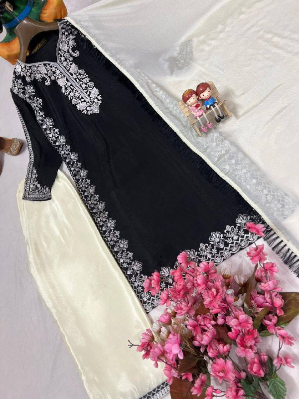 ENHANCE THE BEAUTY OF YOUR WARDROBE WITH THIS NEWLY LAUNCHED KURTI-PANT SET single available wholesale