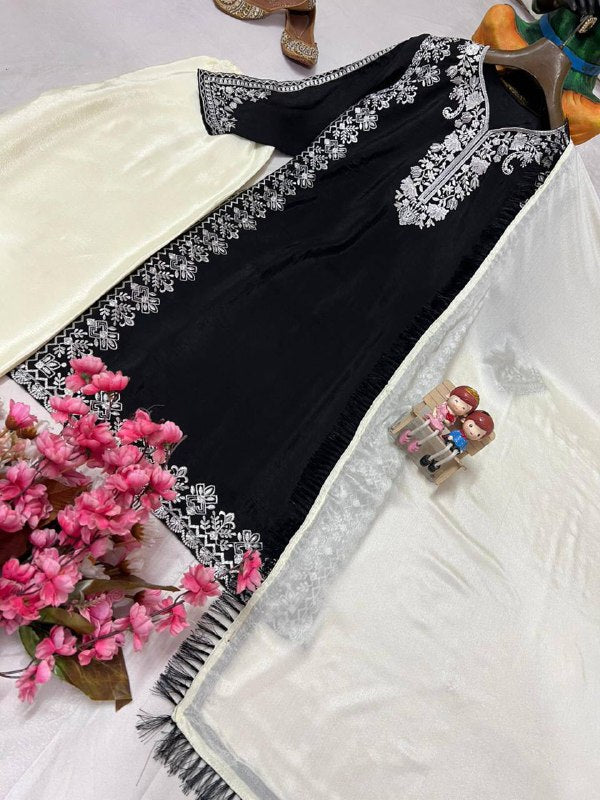 ENHANCE THE BEAUTY OF YOUR WARDROBE WITH THIS NEWLY LAUNCHED KURTI-PANT SET single available wholesale