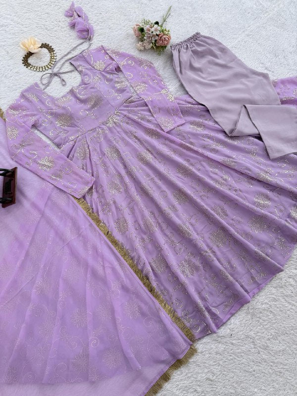 Elegant Ethnic Wear ✨ 🎀 Crafted in Classy Tones with Premium Fabric & Detailing