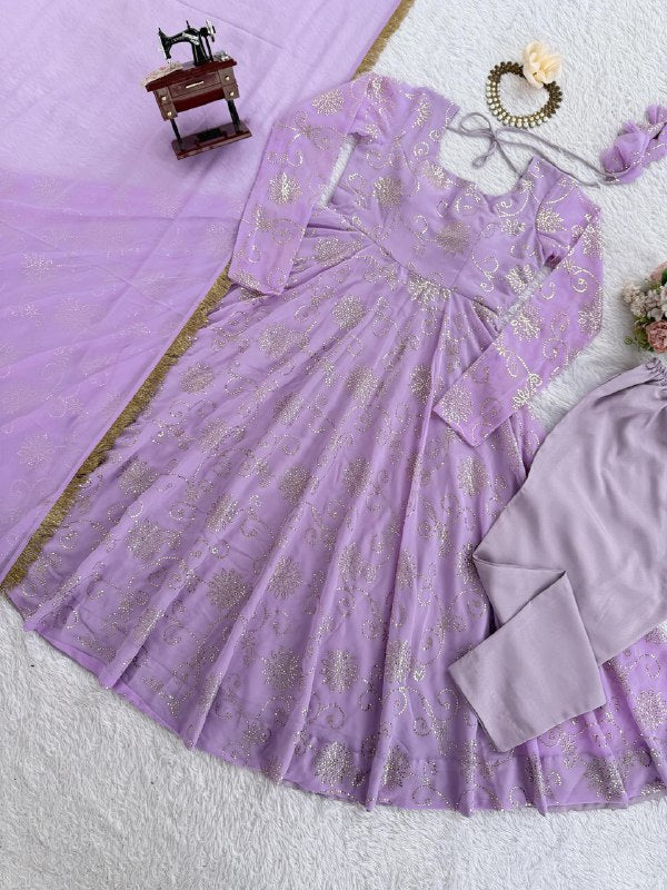 Elegant Ethnic Wear ✨ 🎀 Crafted in Classy Tones with Premium Fabric & Detailing