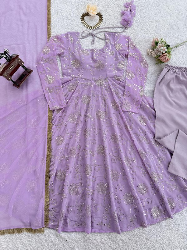 Elegant Ethnic Wear ✨ 🎀 Crafted in Classy Tones with Premium Fabric & Detailing