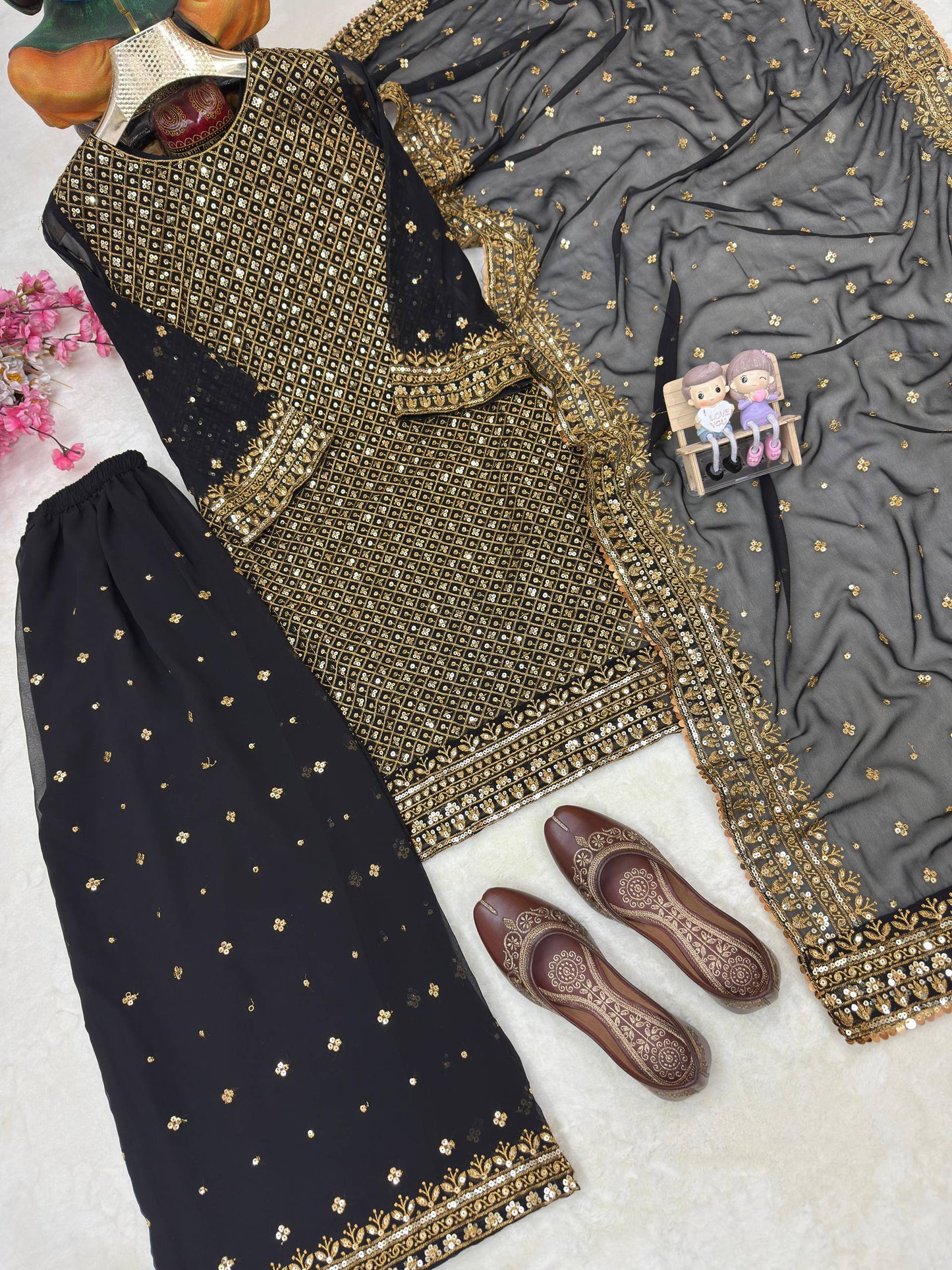 ENHANCE THE BEAUTY OF YOUR WARDROBE WITH THIS NEWLY LAUNCHED KURTI & PLAZZO SET