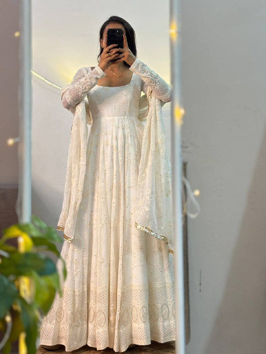 ĐĚSIGNER PARTY WEAR LOOK  GOWN WITH EMBROIDERY  WORK single available wholesale