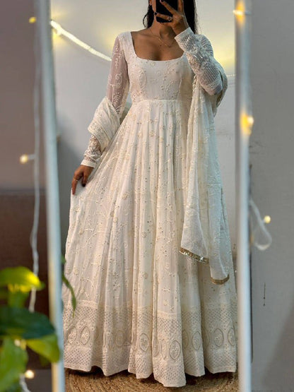 ĐĚSIGNER PARTY WEAR LOOK  GOWN WITH EMBROIDERY  WORK single available wholesale