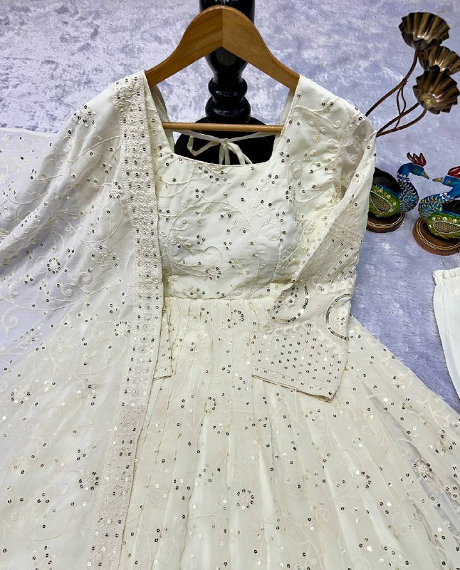 ĐĚSIGNER PARTY WEAR LOOK  GOWN WITH EMBROIDERY  WORK single available wholesale