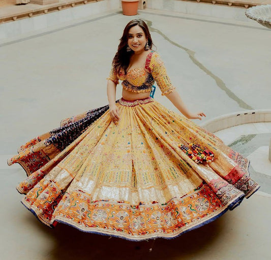TRENDING NAVRATRI  SPECIAL CHANIYA CHOLI single available wholesale
