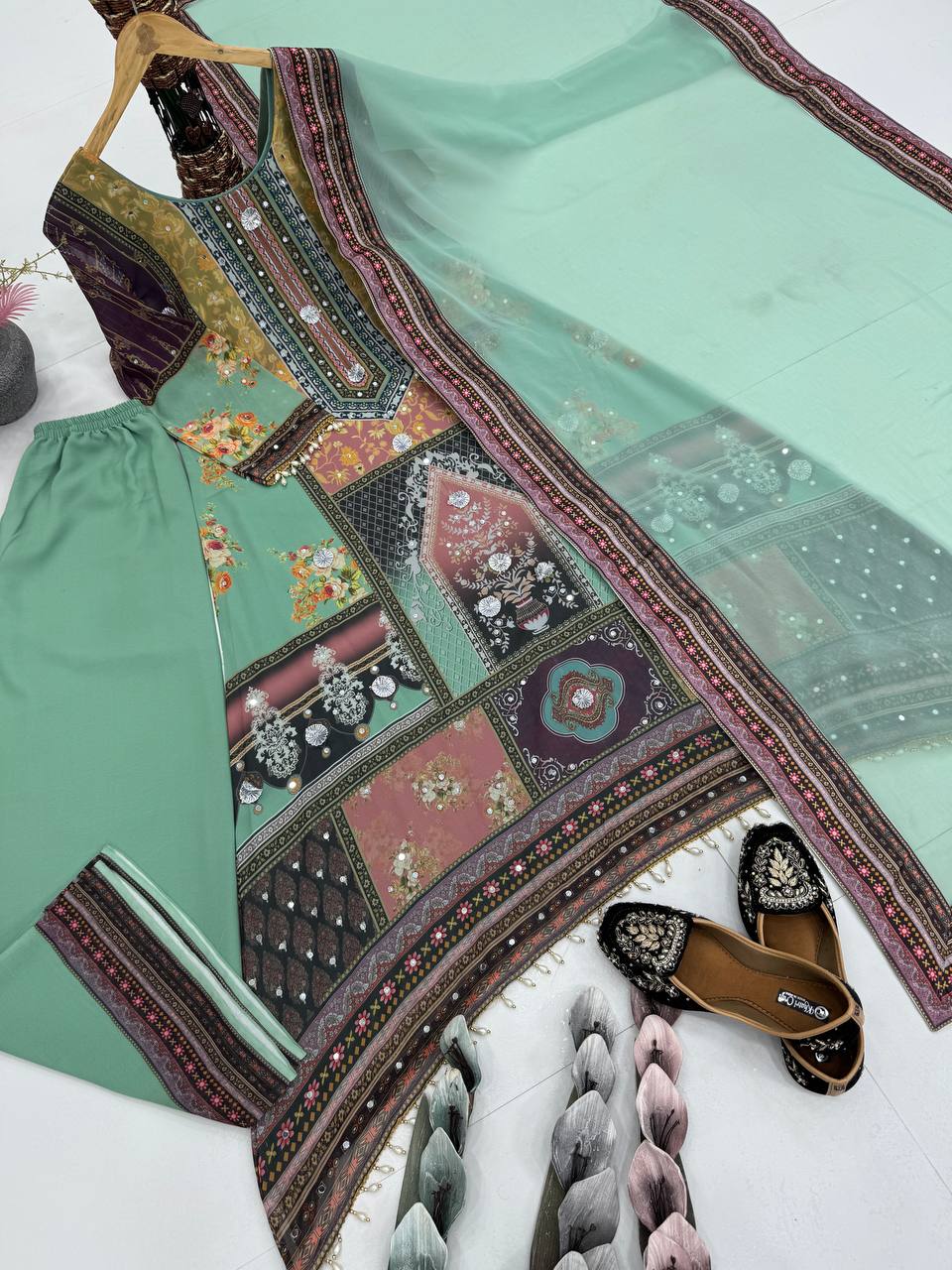 DESIGNER HEAVY FUAX GEORGETTE DIGITAL PRINT HAND WORK FANCY SALWAR SUIT