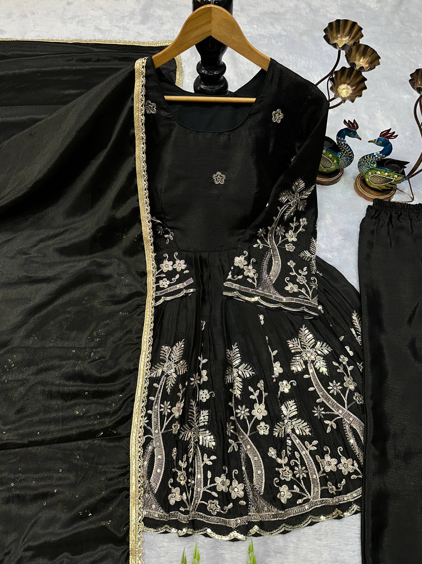 ĐĚSIGNER PARTY WEAR TOP AND PLAZZO. WITH FANCY DUPPATA AND EMBROIDERY WORK single available wholesale