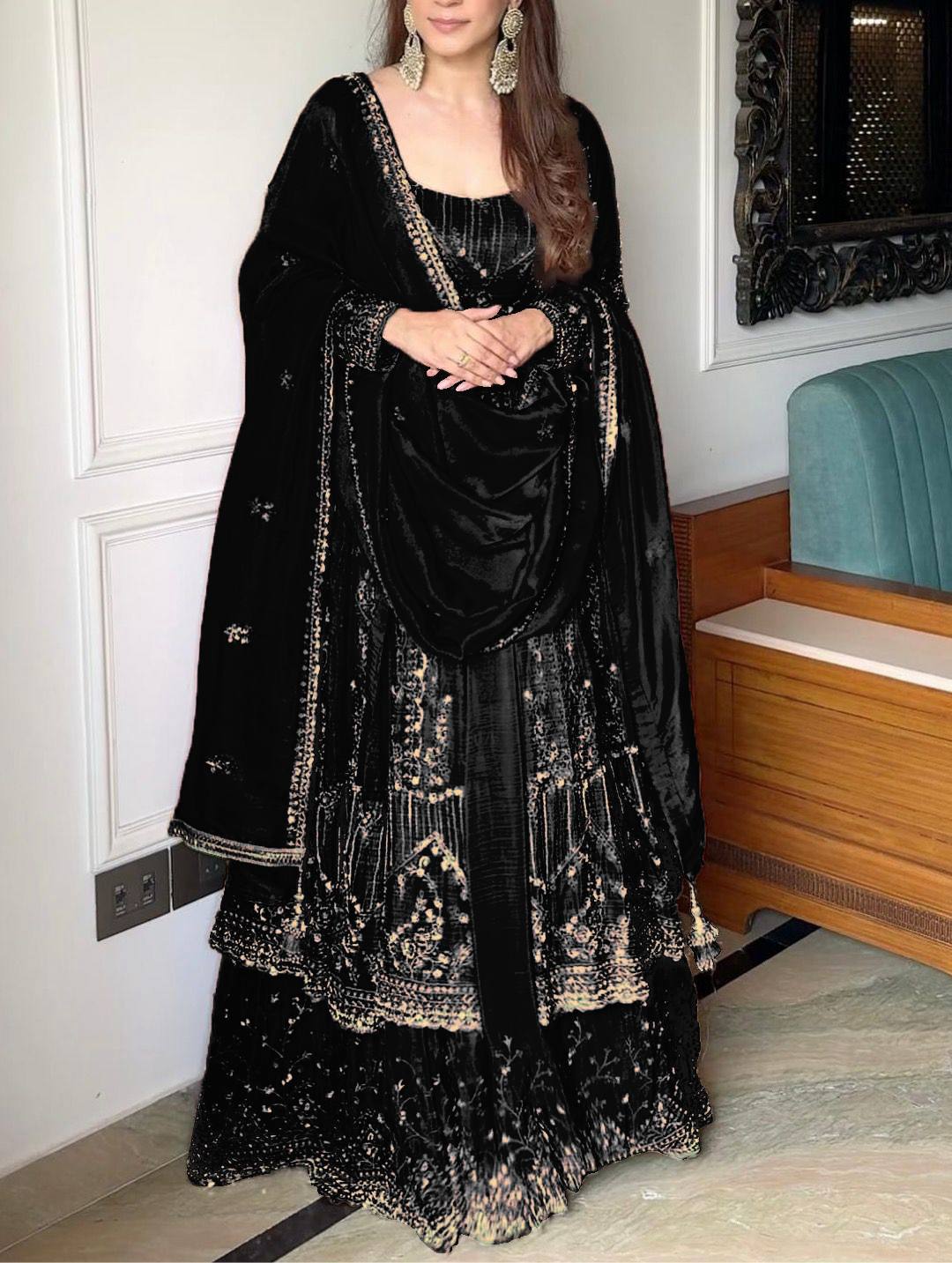 NEW ĐĚSIGNER PARTY WEAR LOOK  GOWN WITH LAHENGHA AND EMBROIDERY  WORK single available wholesale