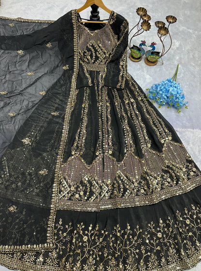 NEW ĐĚSIGNER PARTY WEAR LOOK  GOWN WITH LAHENGHA AND EMBROIDERY  WORK single available wholesale