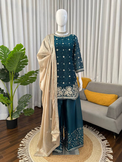 Elegant Ethnic Wear ✨ 🎀 Crafted in Classy Tones with Premium Fabric & Detailing