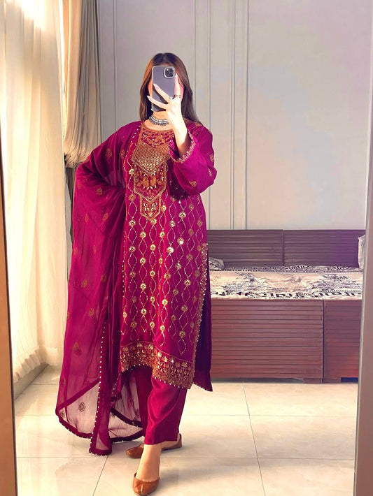 ENHANCE THE BEAUTY OF YOUR WARDROBE WITH THIS NEWLY LAUNCHED KURTI-PANT SET