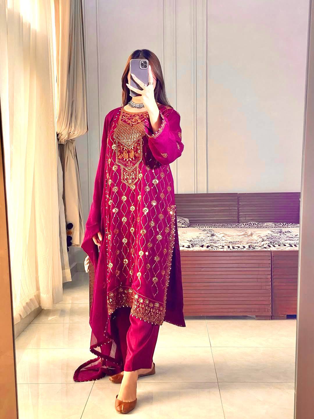 ENHANCE THE BEAUTY OF YOUR WARDROBE WITH THIS NEWLY LAUNCHED KURTI-PANT SET