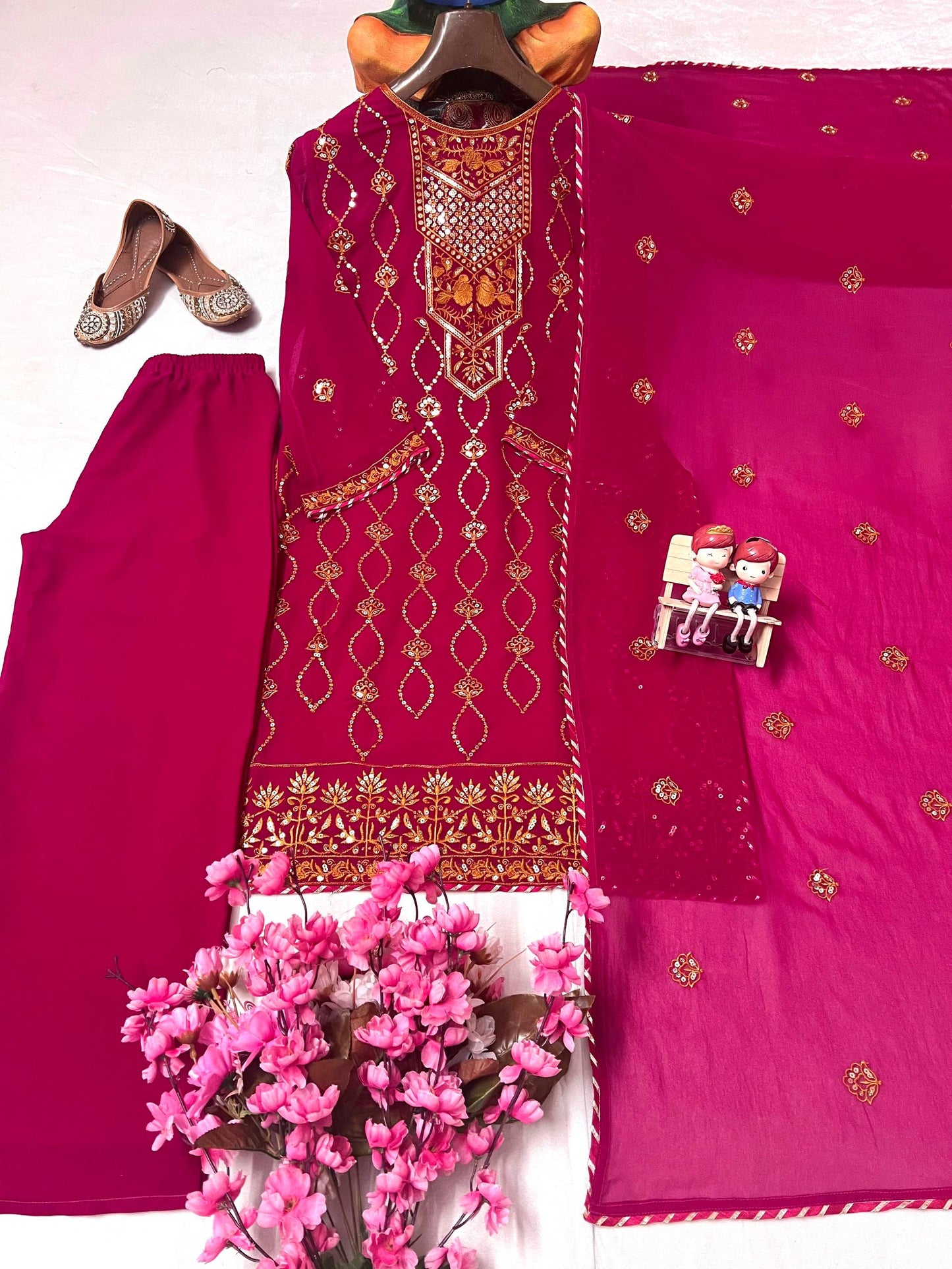ENHANCE THE BEAUTY OF YOUR WARDROBE WITH THIS NEWLY LAUNCHED KURTI-PANT SET