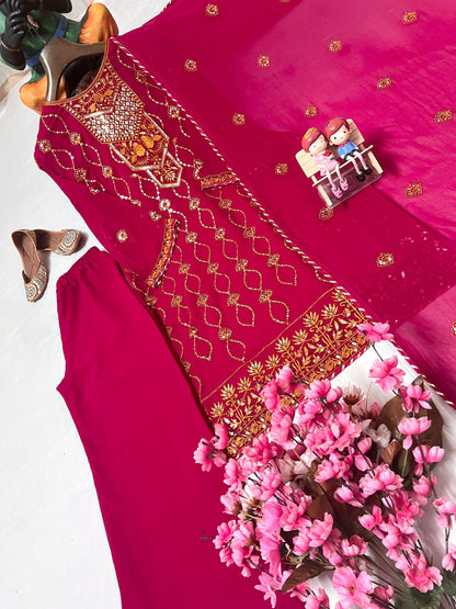 ENHANCE THE BEAUTY OF YOUR WARDROBE WITH THIS NEWLY LAUNCHED KURTI-PANT SET