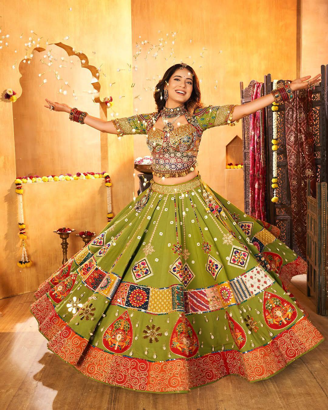 TRENDING NAVRATRI  SPECIAL CHANIYA CHOLI single available wholesale