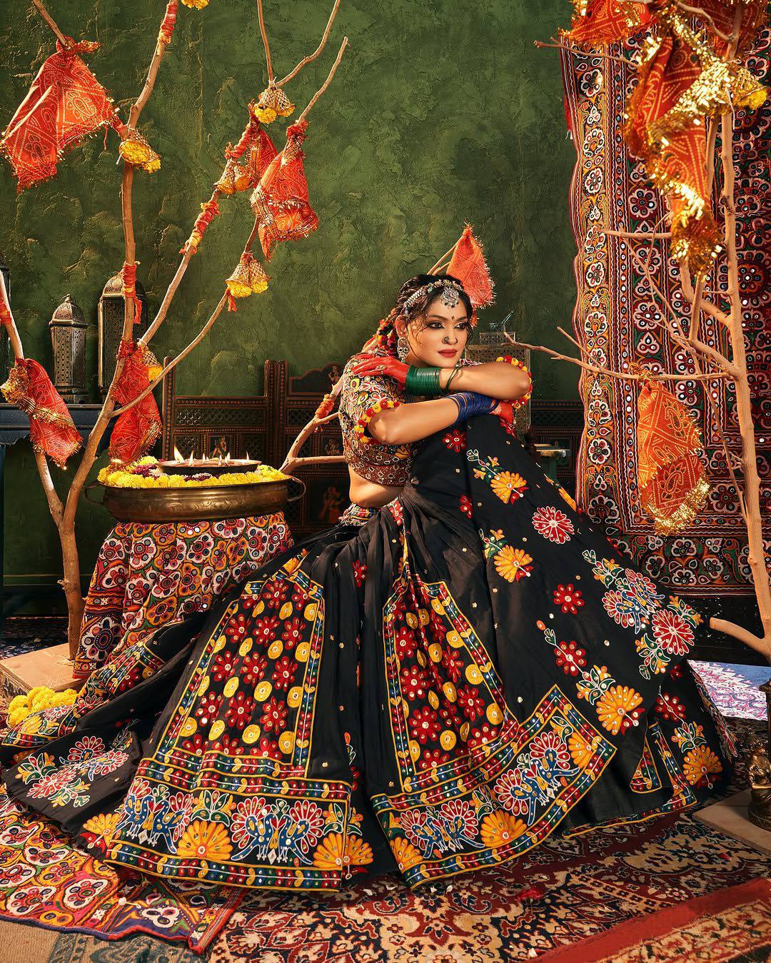 TRENDING NAVRATRI  SPECIAL CHANIYA CHOLI single available wholesale