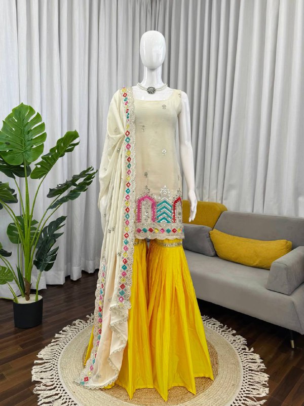 Elegant Ethnic Wear ✨ 🎀 Crafted in Classy Tones with Premium Fabric & Detailing