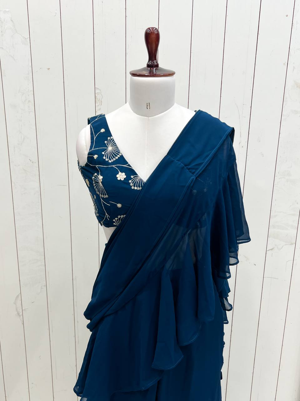 Ready to Wear Sharara saree with timeless addition for the upcoming festivities and weddings* *READY TO WEAR SHARARA SAREE WITH FULL STTICHED BLOUSE PREMIUM FOX GEORGETTE FABRIC