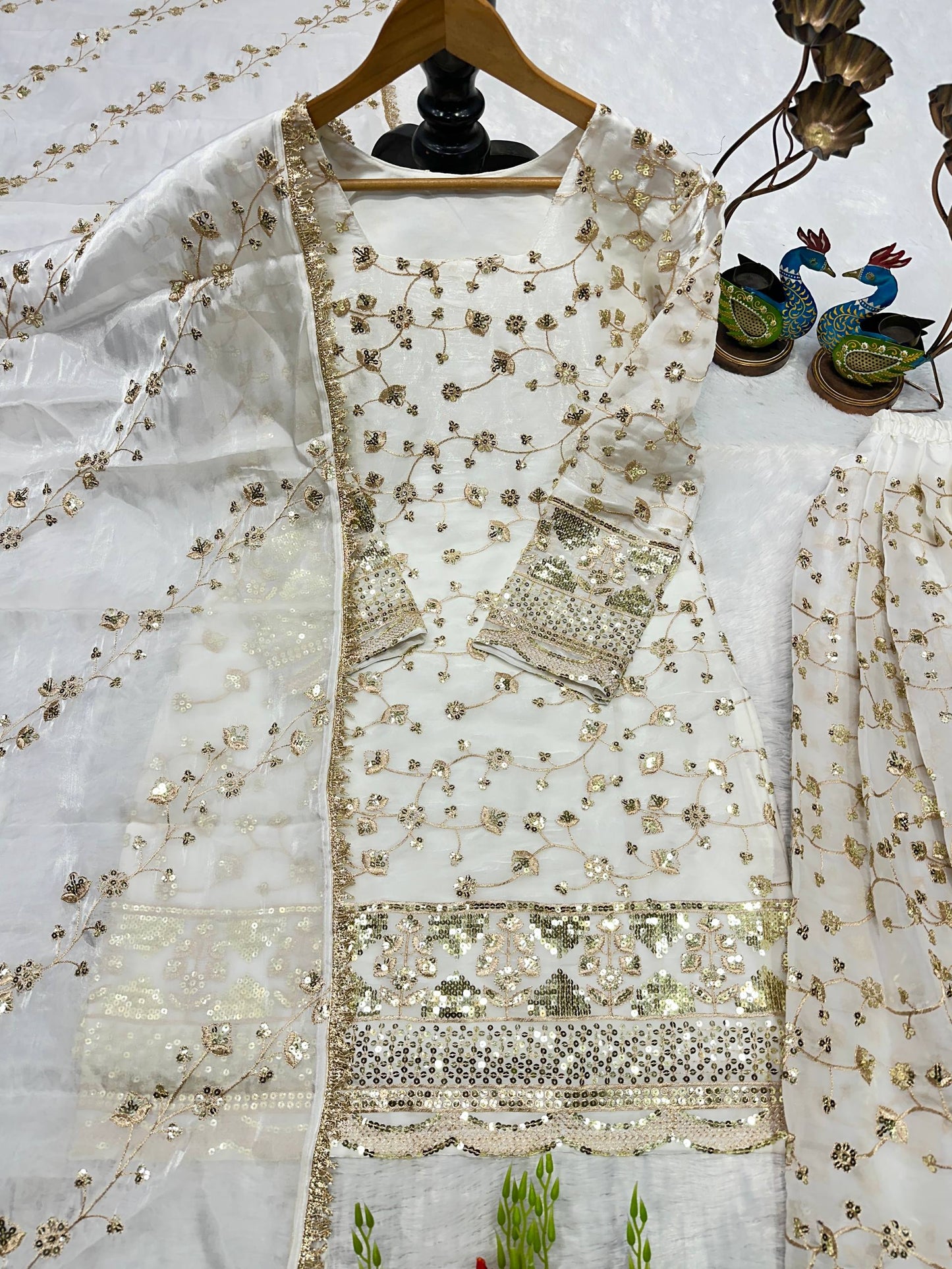 NEW ĐĚSIGNER PARTY WEAR TOP AND PLAZZO. WITH FANCY DUPPATA WITH  EMBROIDERY WORK