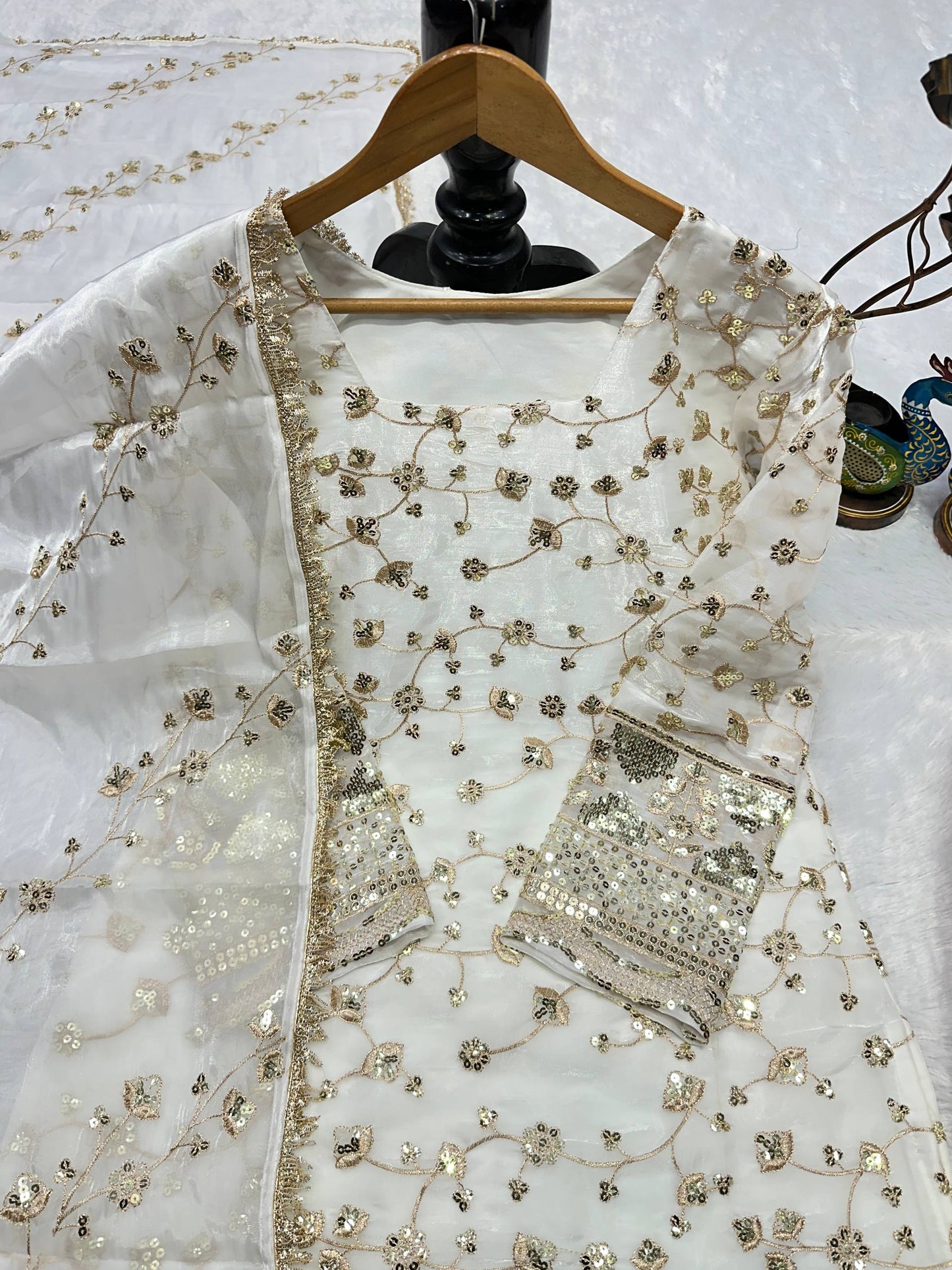 NEW ĐĚSIGNER PARTY WEAR TOP AND PLAZZO. WITH FANCY DUPPATA WITH  EMBROIDERY WORK