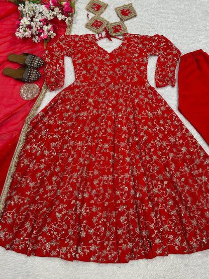 Đěsigner Anarkali Gown In New Fancy Style single available wholesale