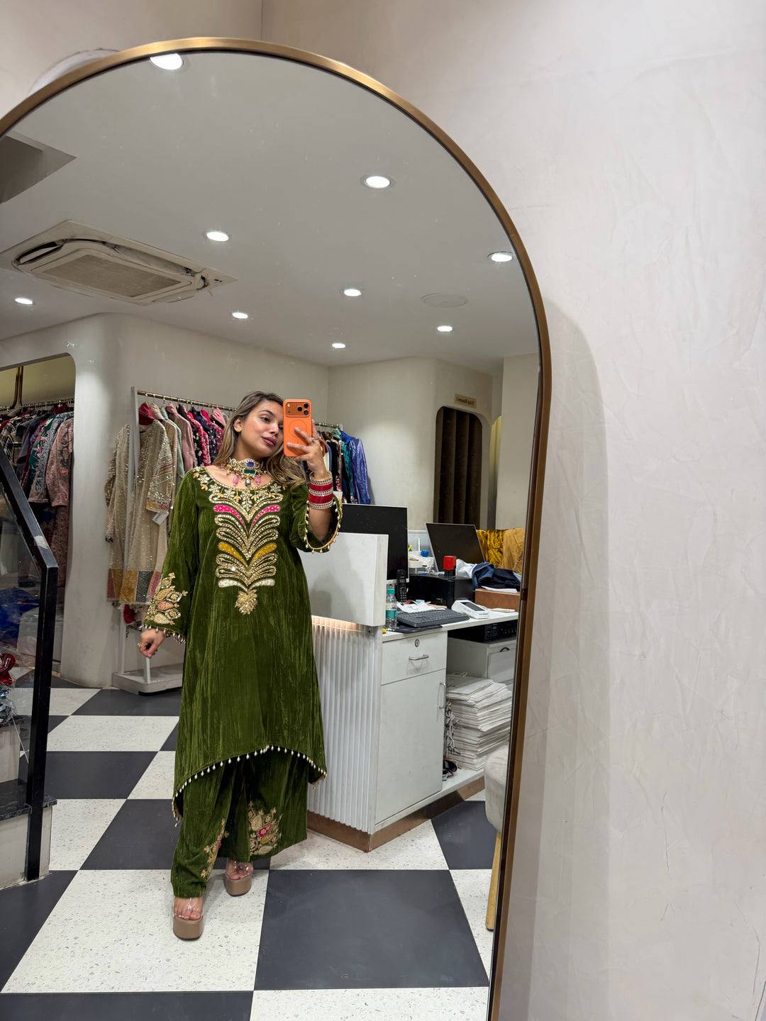 9000 VELVET✨KURTI & PLAZZO* *👗 EMBROIDERED KURTI ON VELVET FABRIC WITH EMBROIDERED PLAZZO