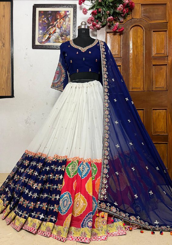 *NAVRATRI DESIGNER* EMBROIDERIED & REAL MIRROR WORK LAHENGA CHOLI