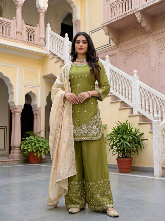 Elegant Ethnic Wear ✨ 🎀 Crafted in Classy Tones with Premium Fabric & Detailing