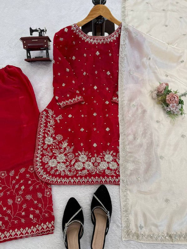 Elegant Ethnic Wear ✨ 🎀 Crafted in Classy Tones with Premium Fabric & Detailing