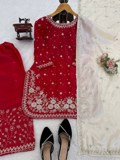 Elegant Ethnic Wear ✨ 🎀 Crafted in Classy Tones with Premium Fabric & Detailing