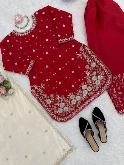 Elegant Ethnic Wear ✨ 🎀 Crafted in Classy Tones with Premium Fabric & Detailing