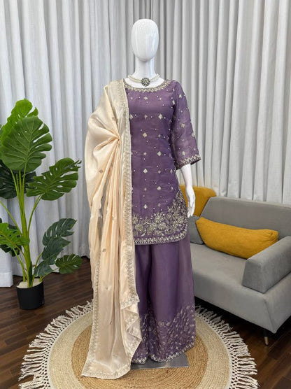 Elegant Ethnic Wear ✨ 🎀 Crafted in Classy Tones with Premium Fabric & Detailing