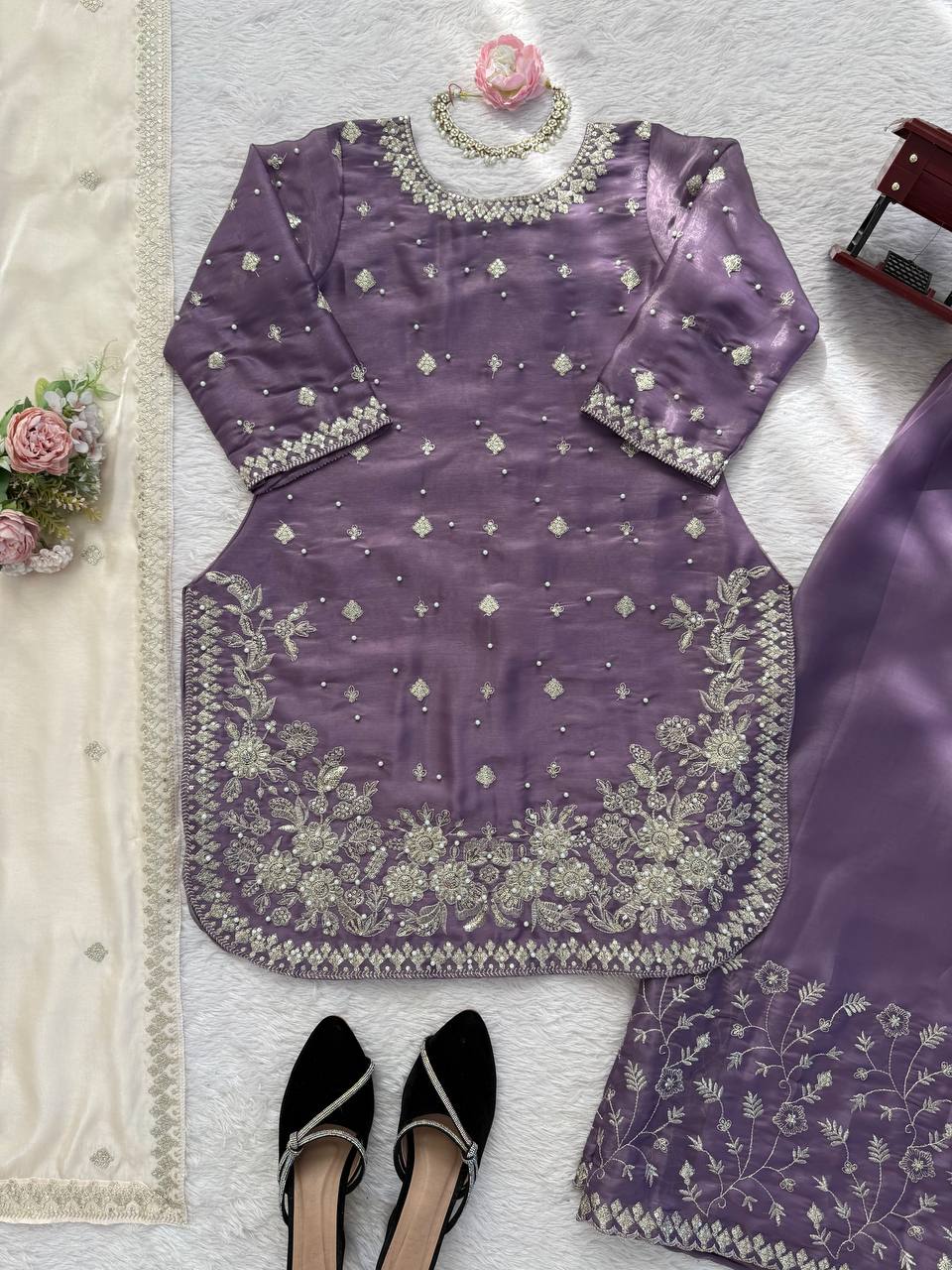 Elegant Ethnic Wear ✨ 🎀 Crafted in Classy Tones with Premium Fabric & Detailing