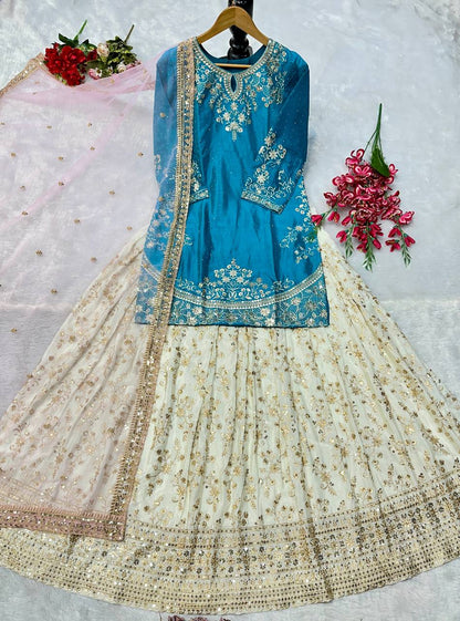 ĐĚSIGNER PARTY WEAR TOP AND LAHENGHA. WITH FANCY DUPPATA AND EMBROIDERY WORK