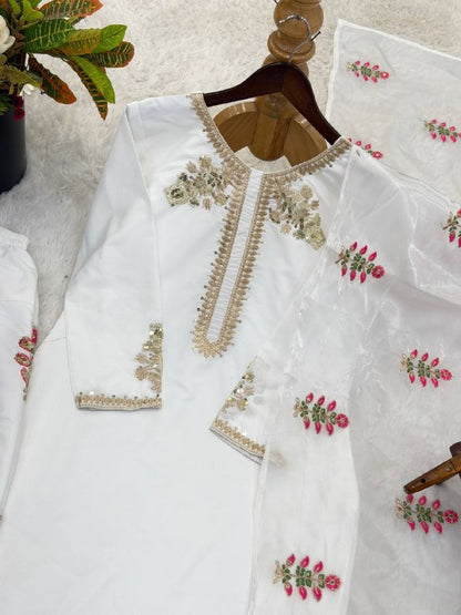 Women’s Ethnic Wear