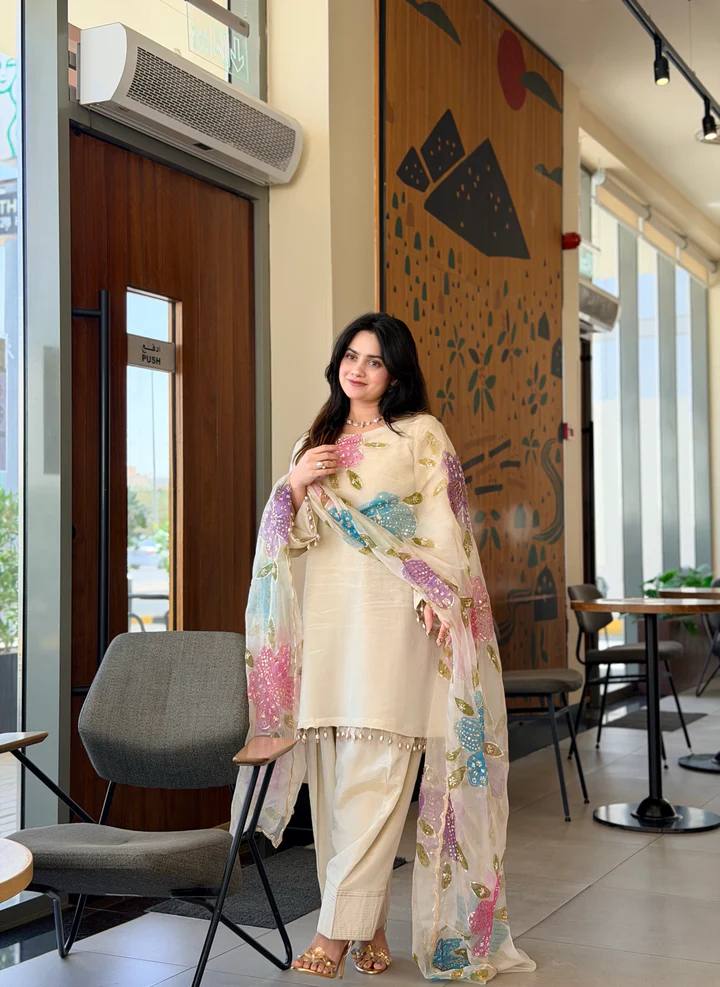 NEW ĐĚSIGNER PARTY WEAR TOP AND FARSI SALVAR. WITH FANCY DUPPATA WITH  EMBROIDERY WORK*