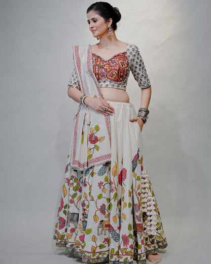 Navratri Special Lehenga Choli With 6 Meter Heavy Flair