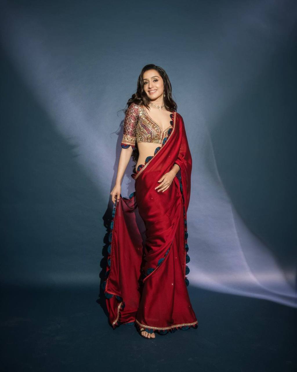 shraddha kapoor bollywood vCUT WORK BORDER SAREE WITH PEARL MOTI WORK ON BODY & FULL EMBROIDERY WORK UNSTITCHED BLOOD INSPIRED