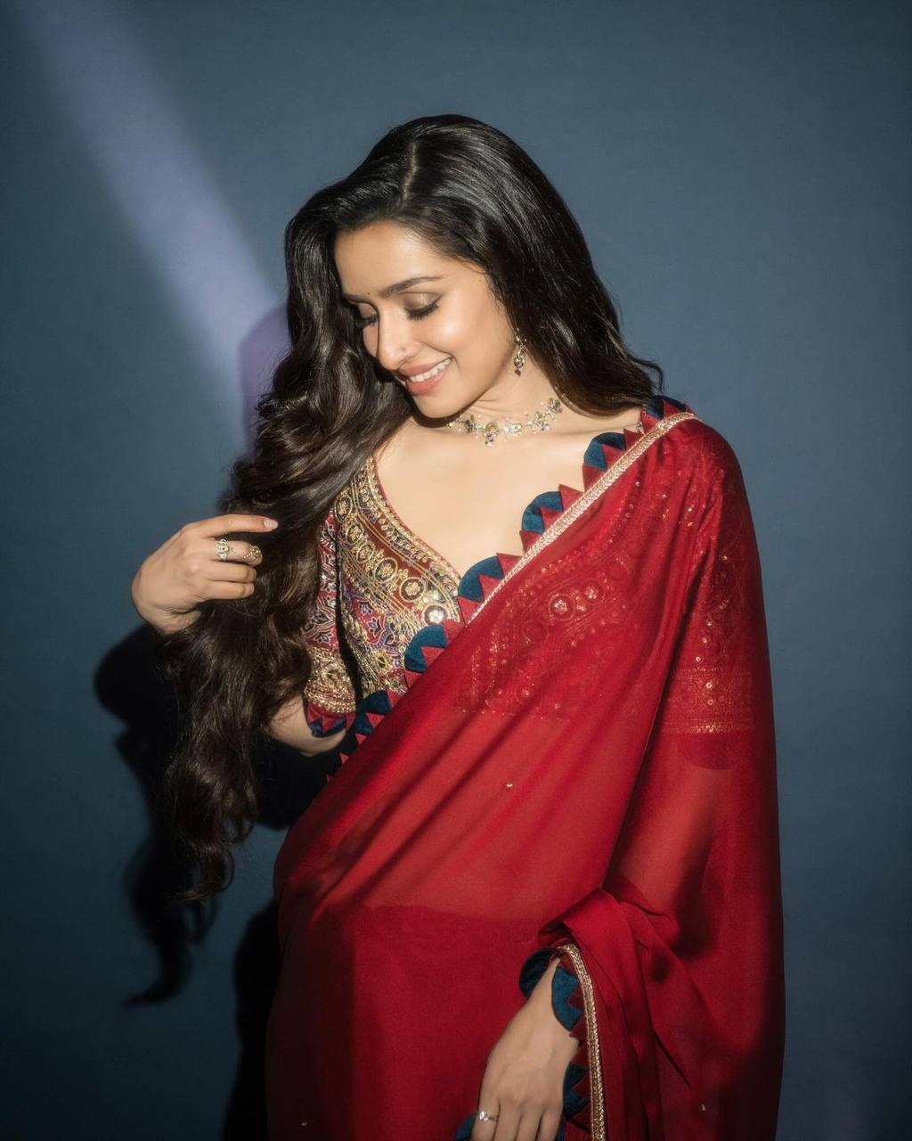 shraddha kapoor bollywood vCUT WORK BORDER SAREE WITH PEARL MOTI WORK ON BODY & FULL EMBROIDERY WORK UNSTITCHED BLOOD INSPIRED