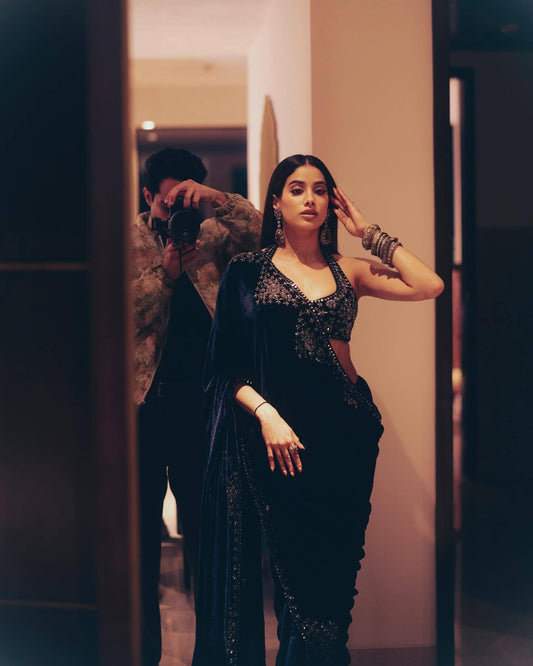 CELEBRITY INSPIRED NEW UPCOMMING SPECIAL WEDDING SUPERHIT TRENDING VELVET SAREE WITH EMBROIDERY WORK & UNSTITCHED BLOUSE