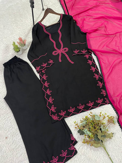 HANIA AMIR INSPIRED THIS SUMMER SEASON WEAR PAKISTANI SUIT WITH EMBROIDERED WORKED TOP, PLAZZO AND DUPATTA