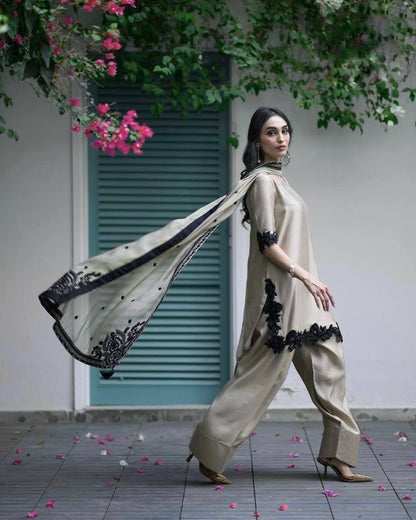 ĐĚSIGNER PARTY WEAR FARSI TOP AND SALVAR . WITH FANCY DUPPATA AND EMBROIDERY WORK
