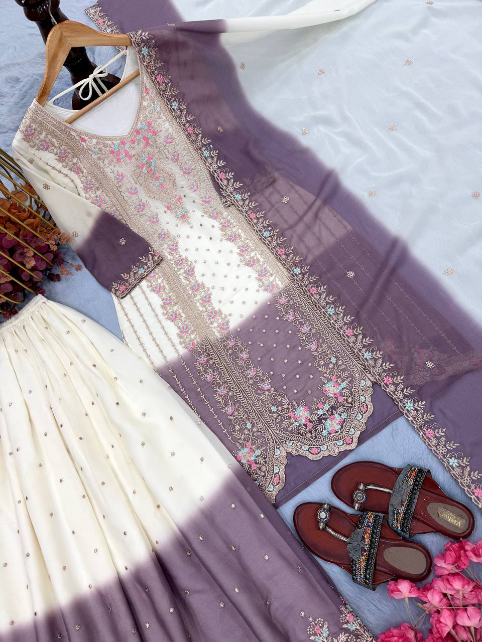 Đěsigner Party Wear Look Pur Heavy Dual Tone Peding Star Georgette Top Plazzo & Dupatta Set
