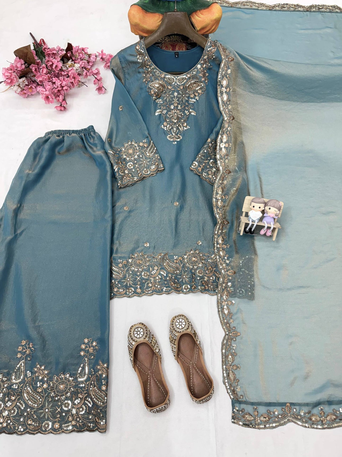 ENHANCE THE BEAUTY OF YOUR WARDROBE WITH THIS NEWLY LAUNCHED KURTI & PLAZZO SET