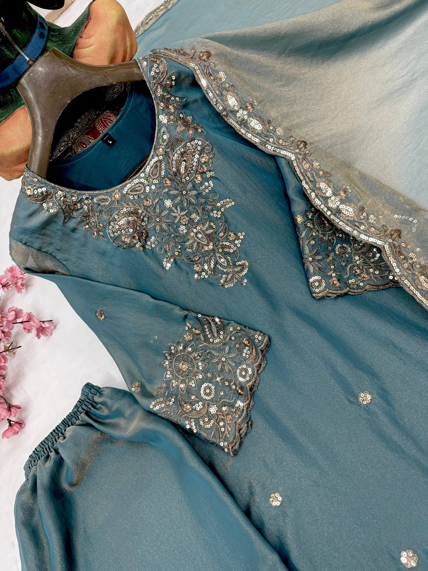 ENHANCE THE BEAUTY OF YOUR WARDROBE WITH THIS NEWLY LAUNCHED KURTI & PLAZZO SET