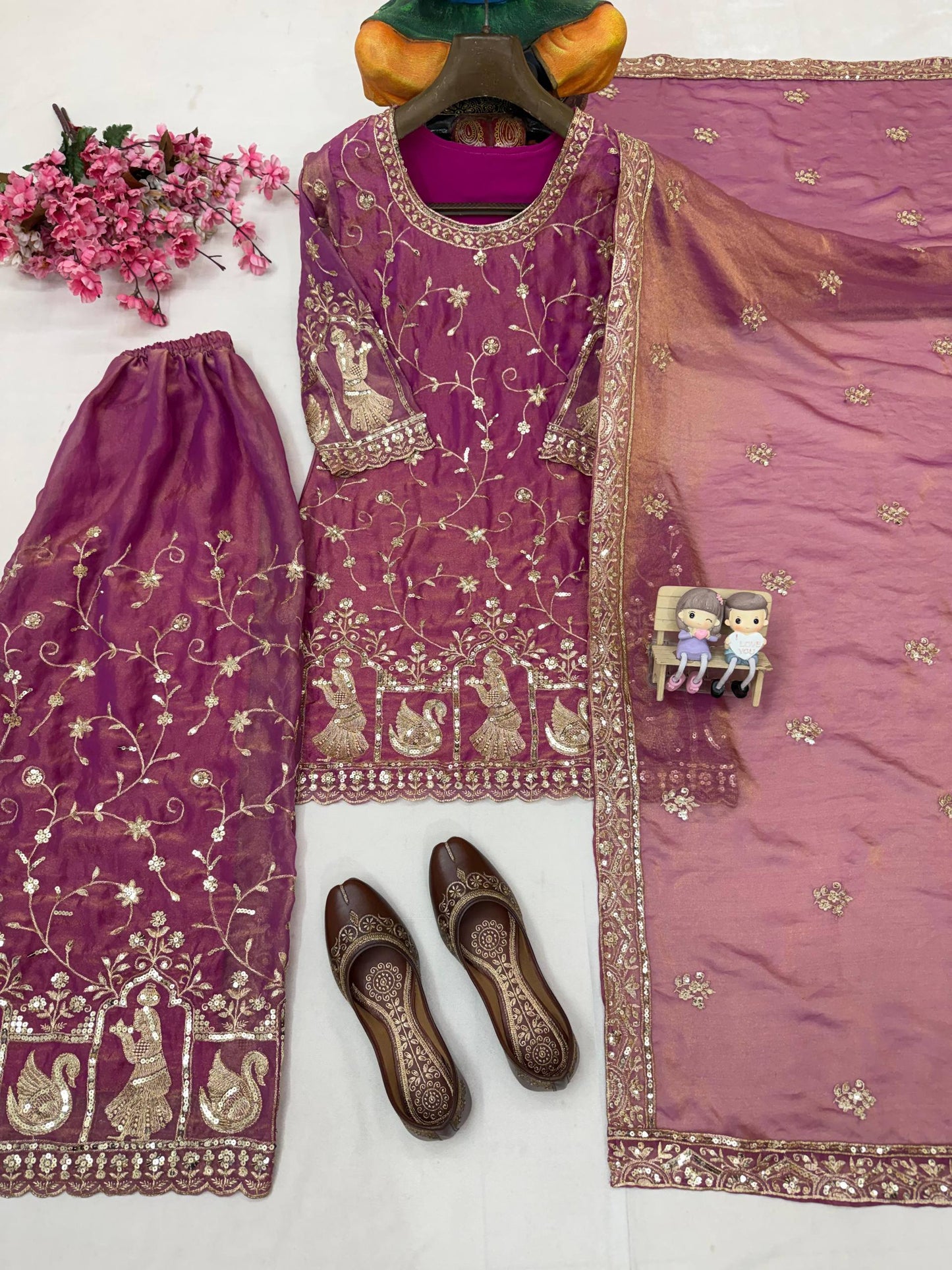 ENHANCE THE BEAUTY OF YOUR WARDROBE WITH THIS NEWLY LAUNCHED KURTI & PLAZZO SET