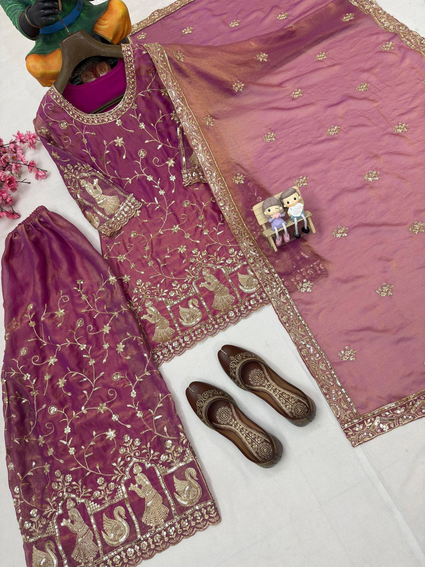 ENHANCE THE BEAUTY OF YOUR WARDROBE WITH THIS NEWLY LAUNCHED KURTI & PLAZZO SET